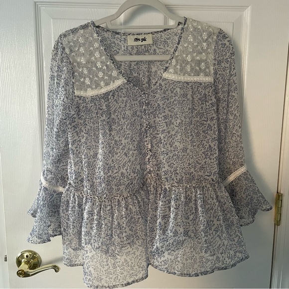 Semi-sheer Floral Top - Picture 3 of 5